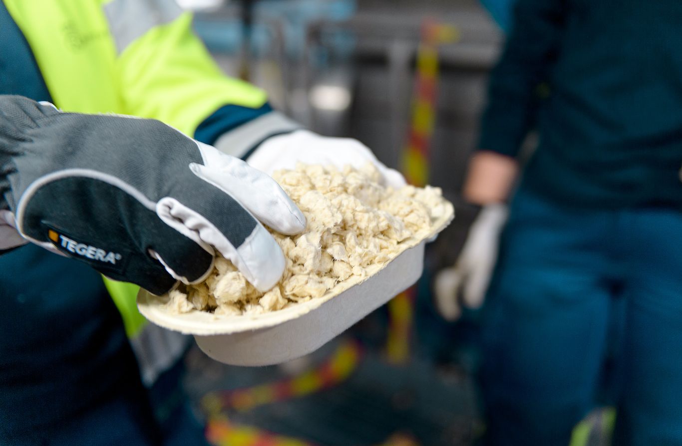 Glove holds pulp